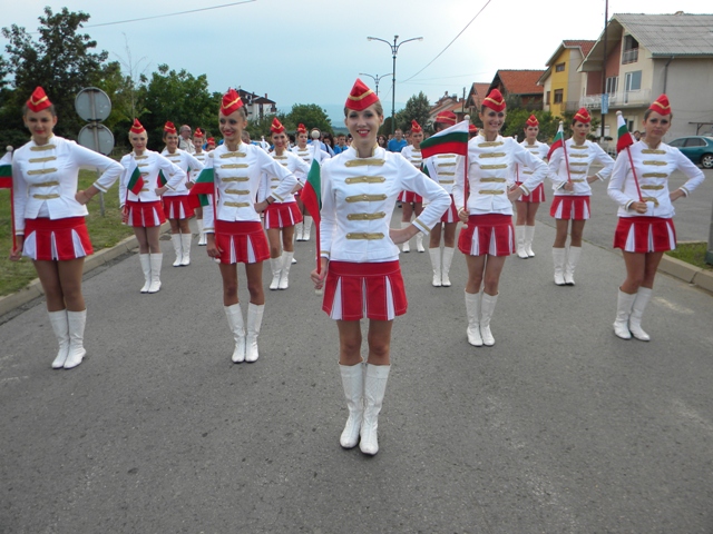 Вчера вечер на градскиот плоштад во Пехчево, свечено беше отворено 3-тотo издание на Фестивалот на дувачки оркестри Пехчево 2013.