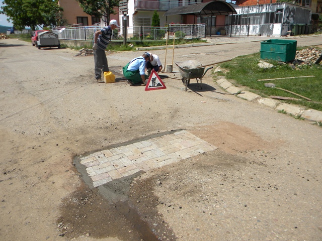 Во тек е санација на најоштетените дупки низ улиците во Пехчево. Сите улици се санираат благодарение на залагањето на градоначалникот на општина Пехчево, Игор Поповски.